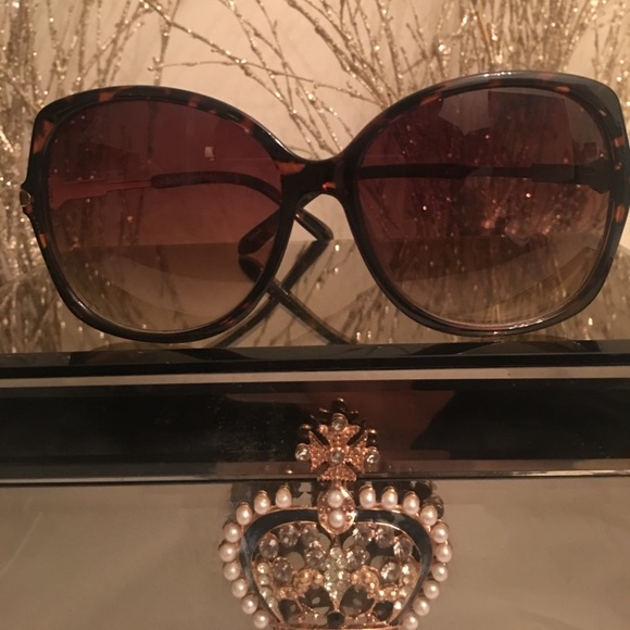 Accessories - Brown Pearl Sunglasses✨✨